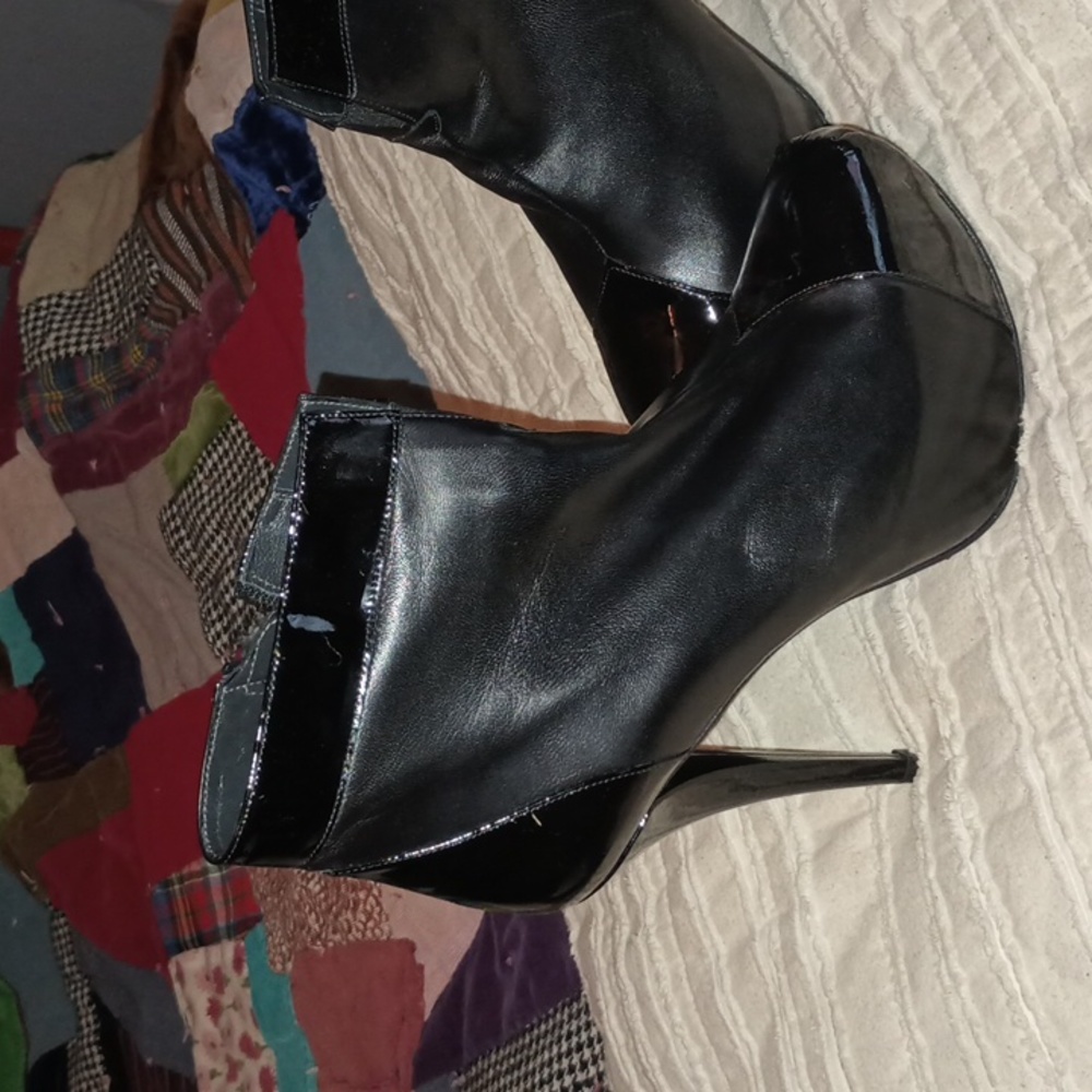 Stuart Weitzman Booties